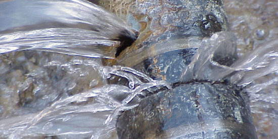 How-to-deal-with-a-burst-pipe-situation2_750