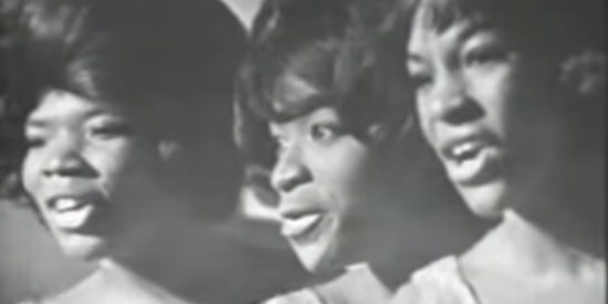 Martha and the Vandellas perform the song 'Heat Wave'