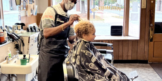 Potts Barber Shop / Photo by Jason Benavides