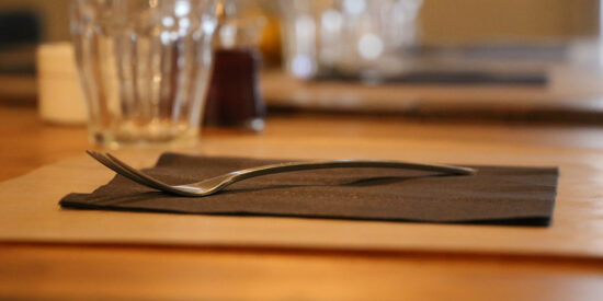table-g0c300ffa8_1920