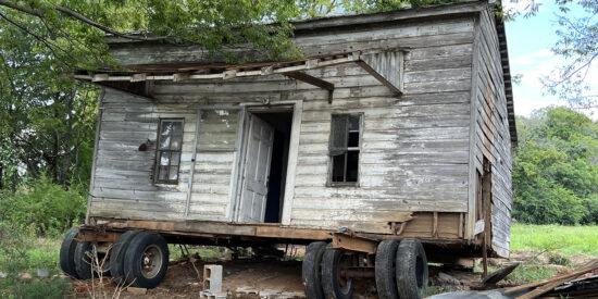 Historic tenant house on Alexander Farm / Photos by Jason Benavides