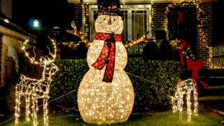 Christmas decorations outdoors Web_unsplash