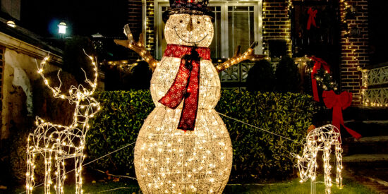 Christmas decorations outdoors Web_unsplash