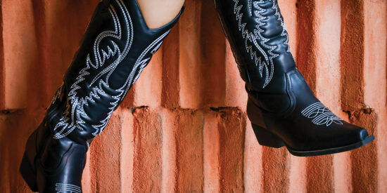 Cowboy boots 1 RGB-unsplash